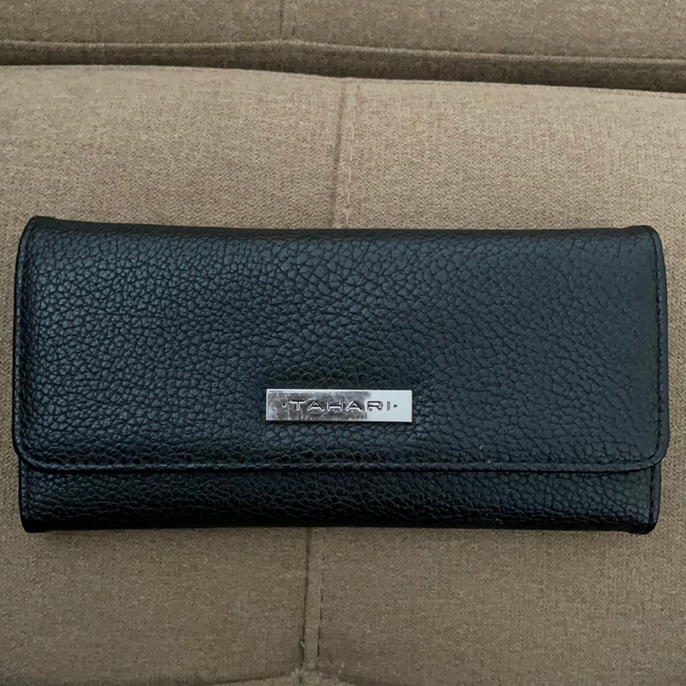 Tahari black leather wallet